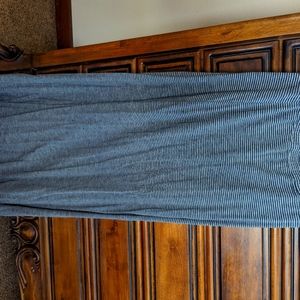 AE Maxi skirt with half slit.